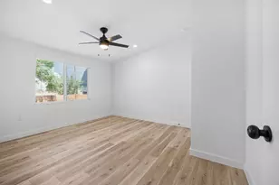 404 E Pecan St, Taylor, TX 76574 - Photo 13