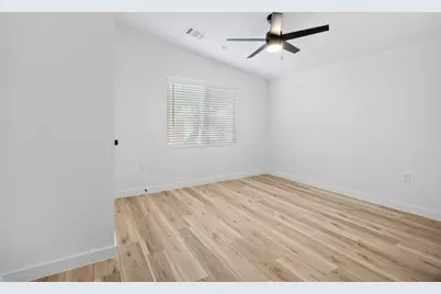 404 E Pecan Street, Taylor, TX 76574 - Photo 15