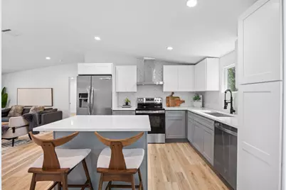 404 E Pecan Street, Taylor, TX 76574 - Photo 5