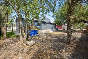 404 E Pecan St, Taylor, TX 76574 - Photo 19