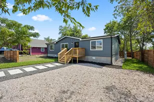 404 E Pecan St, Taylor, TX 76574 - Photo 17