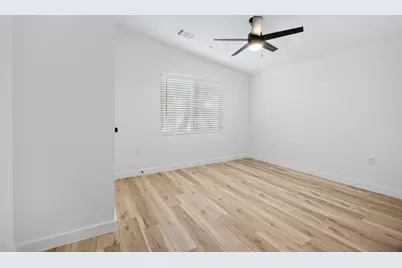404 E Pecan Street, Taylor, TX 76574 - Photo 15