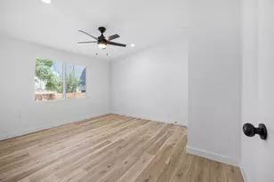 404 E Pecan St, Taylor, TX 76574 - Photo 13