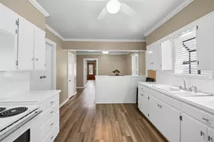 500 W Austin St, Luling, TX 78648 - Photo 15