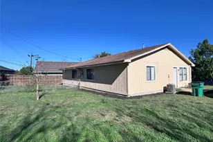 2711 Sunny Ln, Taylor, TX 76574 - Photo 5