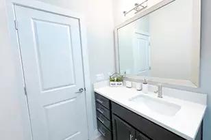 807 E 16th St, Austin, TX 78702 - Photo 21