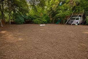 1214 Deloney St, Austin, TX 78721 - Photo 35