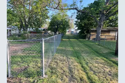 504 Alva Street, Thrall, TX 76578 - Photo 5