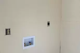 2807-D Parker Ln Ln, Austin, TX 78741 - Photo 9