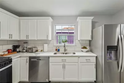 2105 E 17th Street, Austin, TX 78702 - Photo 15