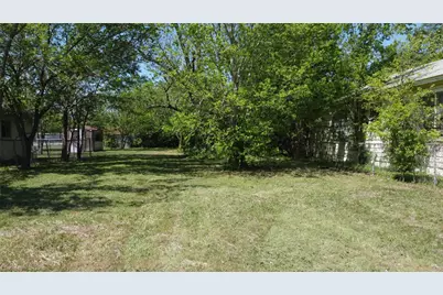 408 Symes Street, Taylor, TX 76574 - Photo 5