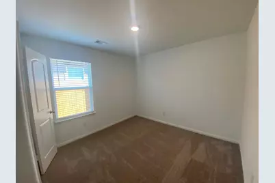 309 Riverdale Drive Drive, Jarrell, TX 76537 - Photo 5