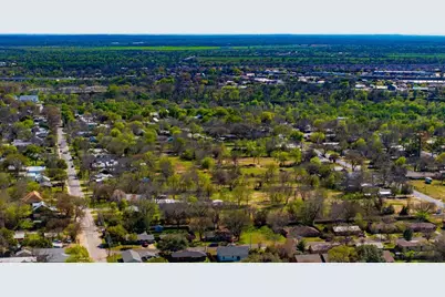 411 Persimmon Street, Bastrop, TX 78602 - Photo 9