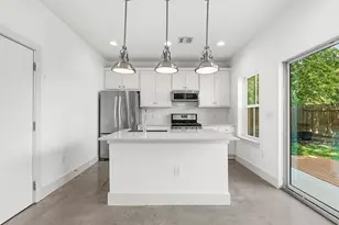 2000 E 18th St, Austin, TX 78702 - Photo 7