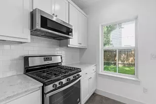2000 E 18th St, Austin, TX 78702 - Photo 5