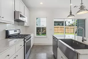 2000 E 18th St, Austin, TX 78702 - Photo 3