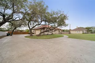2450 Great Oaks Dr, San Marcos, TX 78666 - Photo 5