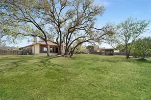 2450 Great Oaks Dr, San Marcos, TX 78666 - Photo 31