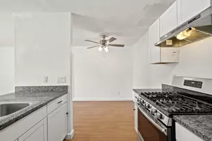 300 E Croslin St, Austin, TX 78752 - Photo 13
