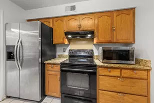 105 Golden Way Way, Universal City, TX 78028 - Photo 9