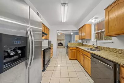 105 Golden Way Way, Universal City, TX 78028 - Photo 13