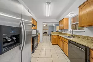 105 Golden Way Way, Universal City, TX 78028 - Photo 13