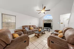 105 Golden Way Way, Universal City, TX 78028 - Photo 7