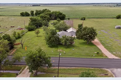 711 E Clark Street, Bartlett, TX 76511 - Photo 3