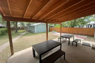 907 E 3rd St, Austin, TX 78702 - Photo 11