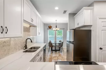 2414 Longview Street #202, Austin, TX 78705 - Photo 9