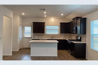 125 Madrid, Kyle, TX 78640 - Photo 5