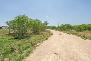 1121 Callihan Rd, Luling, TX 78648 - Photo 5