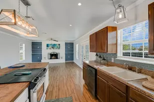 155 Travis Ln, Spicewood, TX 78669 - Photo 5