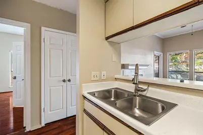 807 W 25th Street #104, Austin, TX 78705 - Photo 11