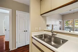 807 W 25th St, Austin, TX 78705 - Photo 11
