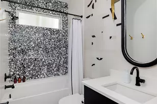 43 Lynn St, Austin, TX 78702 - Photo 15