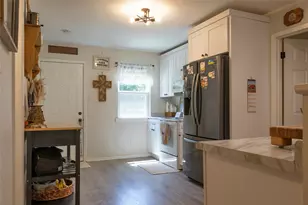 304 Mildred St, Burnet, TX 78611 - Photo 7