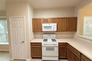 129 Essex Ln, Georgetown, TX 78633 - Photo 9