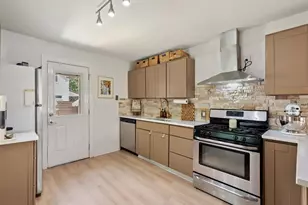 1103 Brass St, Austin, TX 78702 - Photo 9