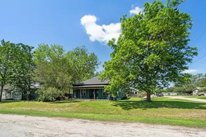 604 Avenue B, Lexington, TX 78947 - Photo 3