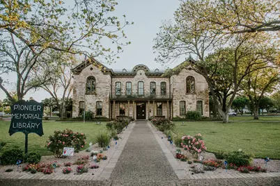 646 Grace Lane, Fredericksburg, TX 78624 - Photo 37