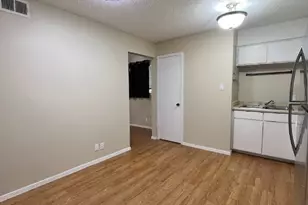 202 E 32nd St, Austin, TX 78705 - Photo 3