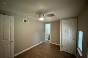 101 S Lockhart St, Manor, TX 78653 - Photo 9