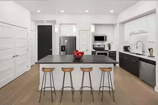 2727 Travis St, Houston, TX 77006 - Photo 3