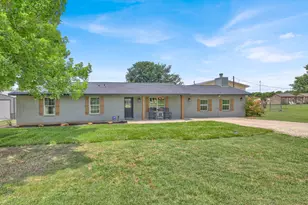 301 N 8th St, Jarrell, TX 76537 - Photo 1