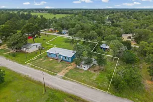 126 Cherokee Cir, Smithville, TX 78957 - Photo 9