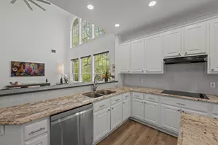 12329 Pleasant Hill Ct, Austin, TX 78738 - Photo 11