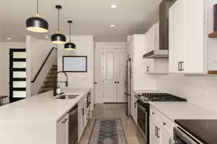 1129 Henninger St, Austin, TX 78702 - Photo 7