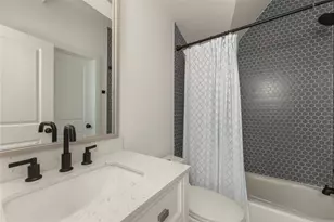 1129 Henninger St, Austin, TX 78702 - Photo 17