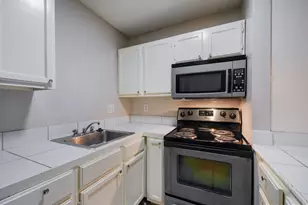 1000 W 26th St, Austin, TX 78705 - Photo 3